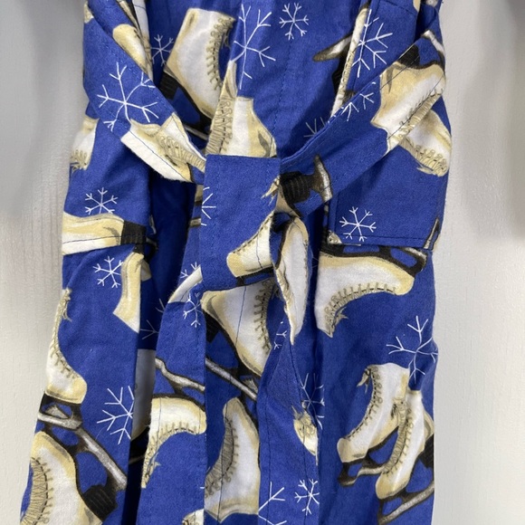 Girls Flannel Ice Skate Themed Lightweight Robe with Hood, size Small - Picture 3 of 4